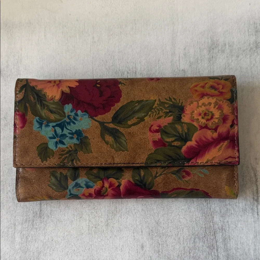 Patricia Nash Terresa Floral Victorian Gardens Clutch Trifold Wallet Tan Red